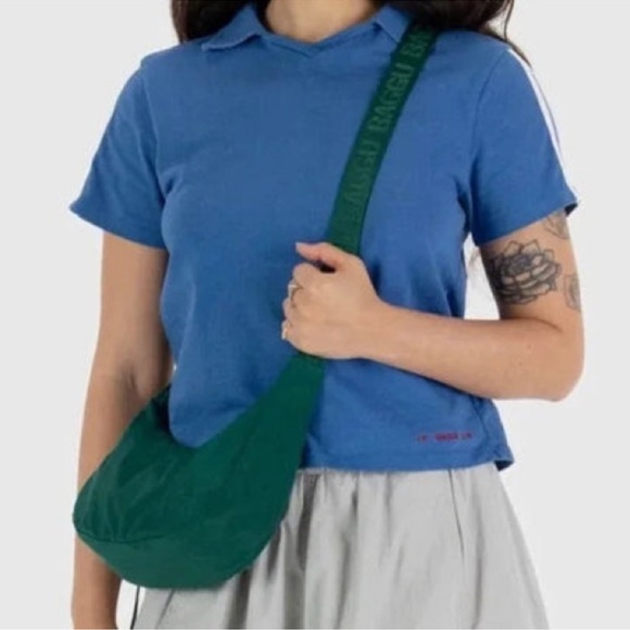 BAGGU Small Crescent- Cypress Green Monochrome Strap - Picture 4 of 4